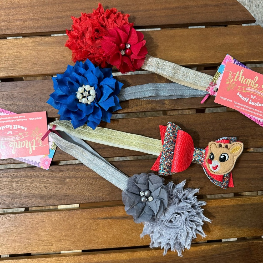 NWOT Handmade Christmas Headbands /4pcs / Baby
Girls/ Size: 3-6 months